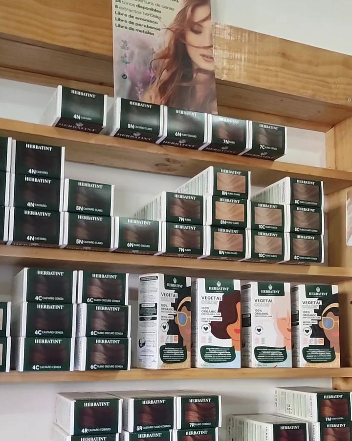 Muro de tinturas Herbatint en Ecotienda Edumai, San Javier de Loncomilla
