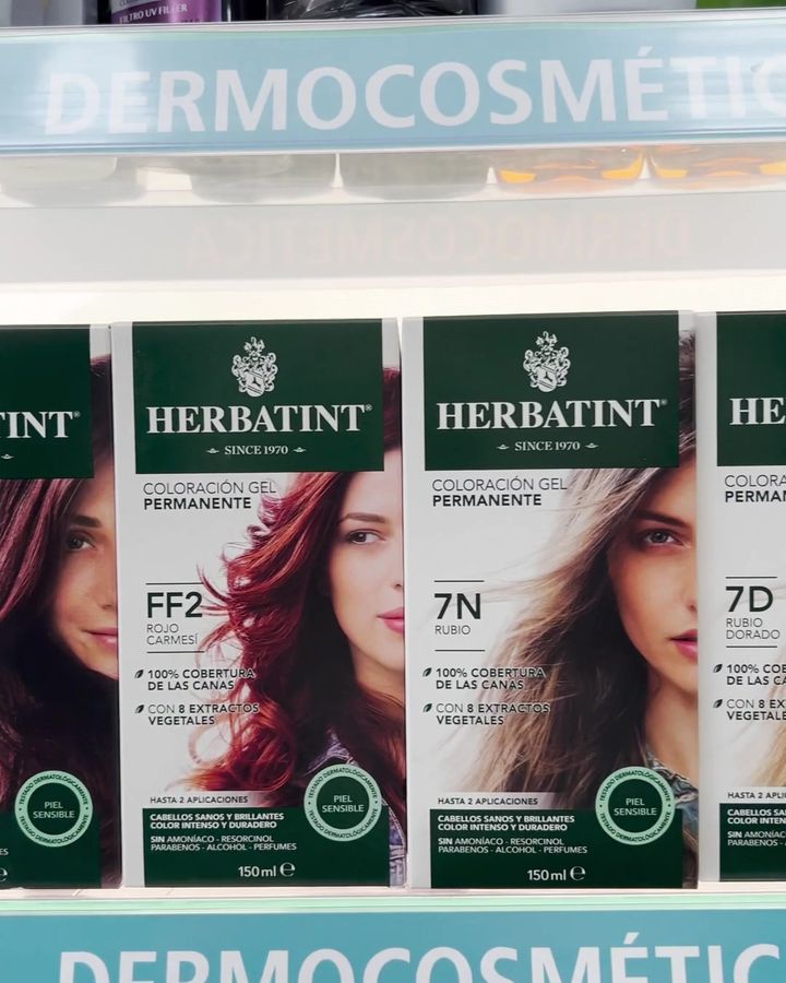Góndola de dermocosmética con Herbatint en Farmacia Bosques, Viña del Mar